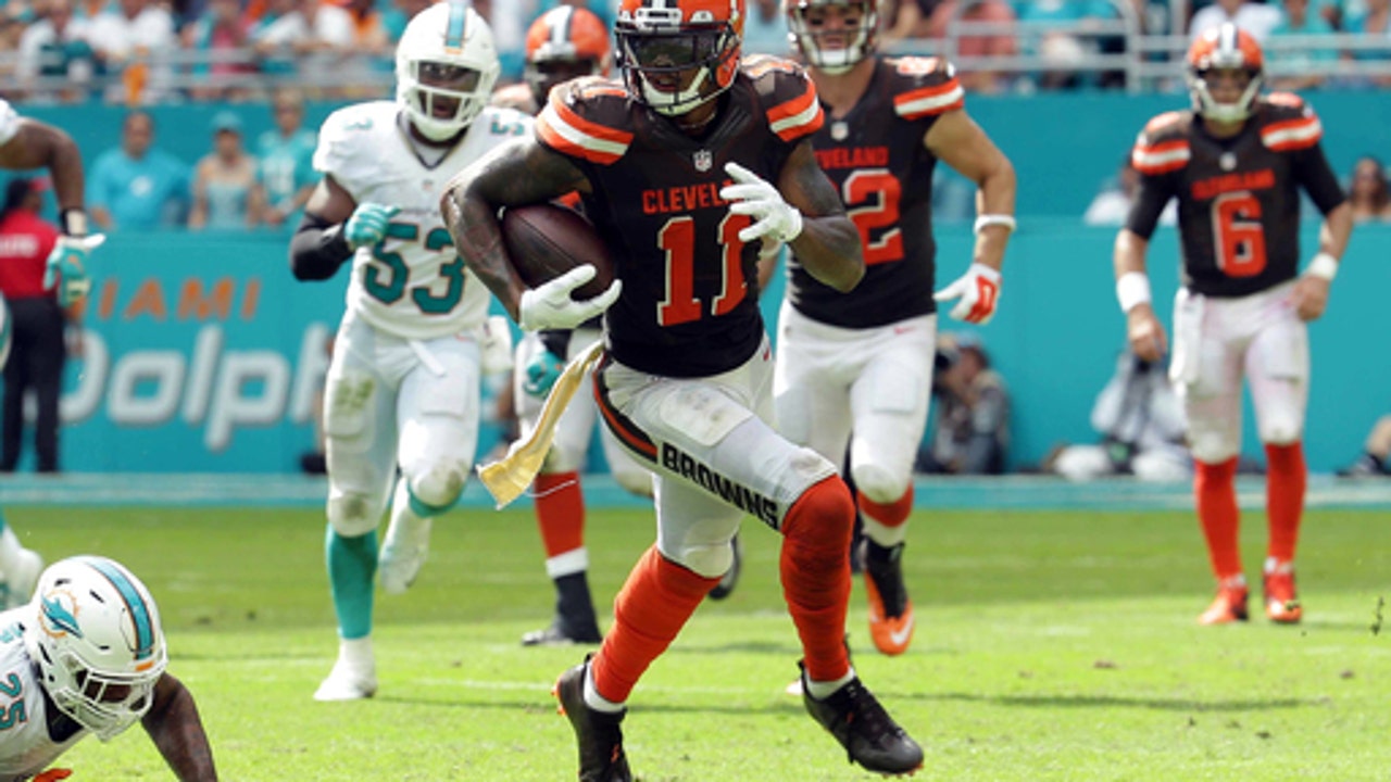 Receiver, quarterback, throwback: Browns' Pryor doing it all